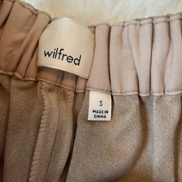 Aritzia Wilfred Bossier Tan Faux Suede Shorts