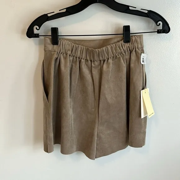 Aritzia Wilfred Bossier Tan Faux Suede Shorts