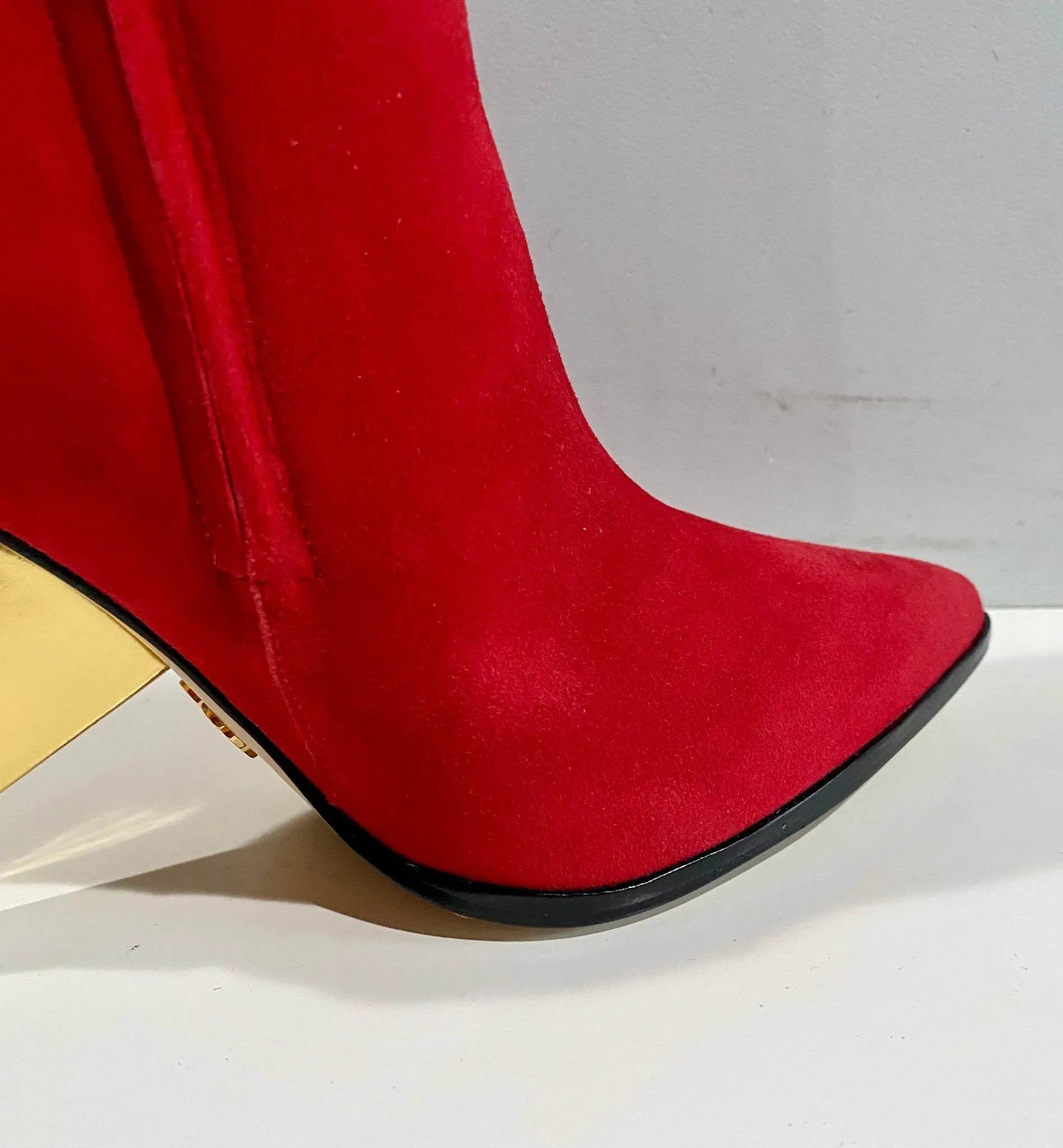 AURORA - RED SAMPLE 7.5