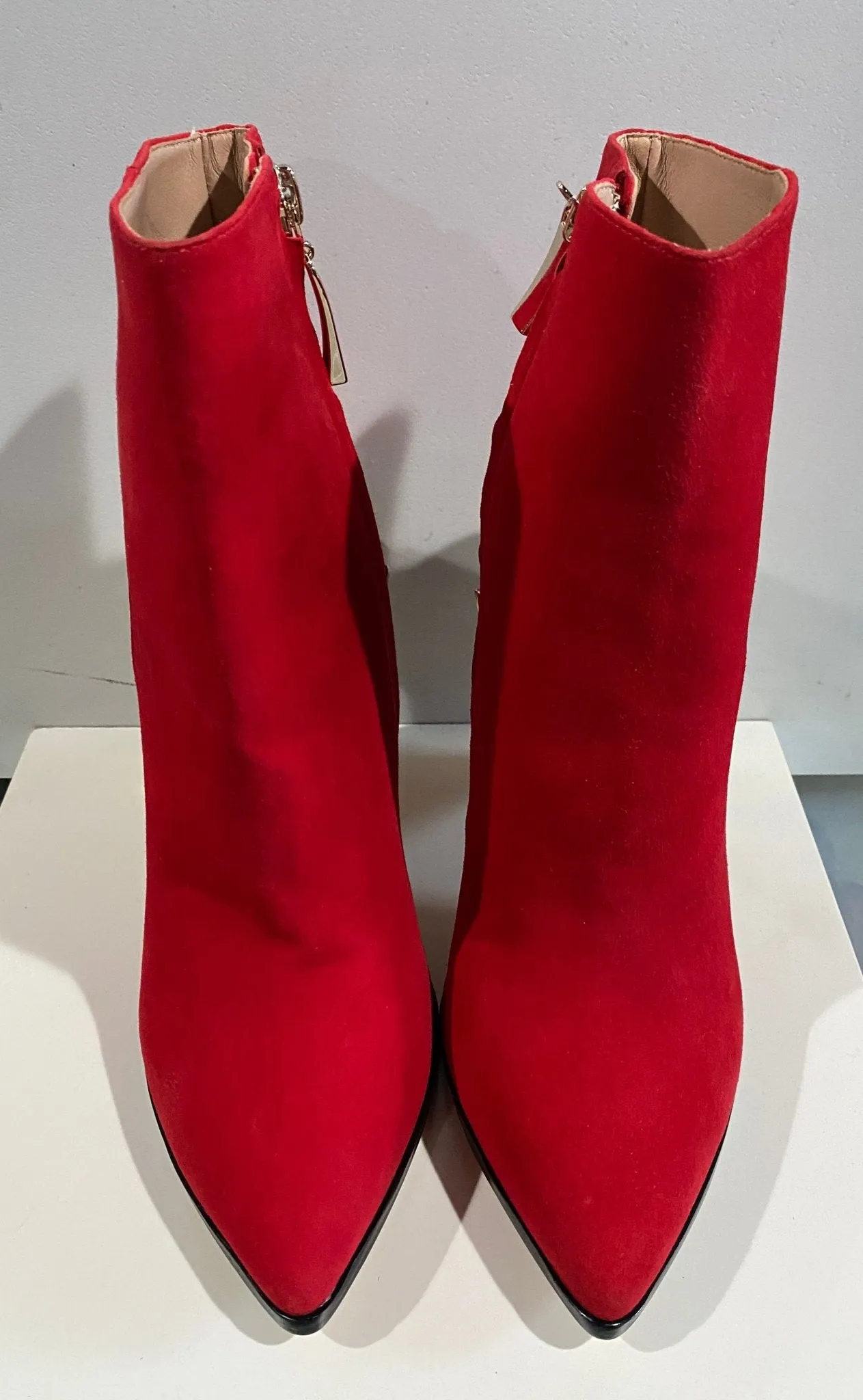 AURORA - RED SAMPLE 7.5