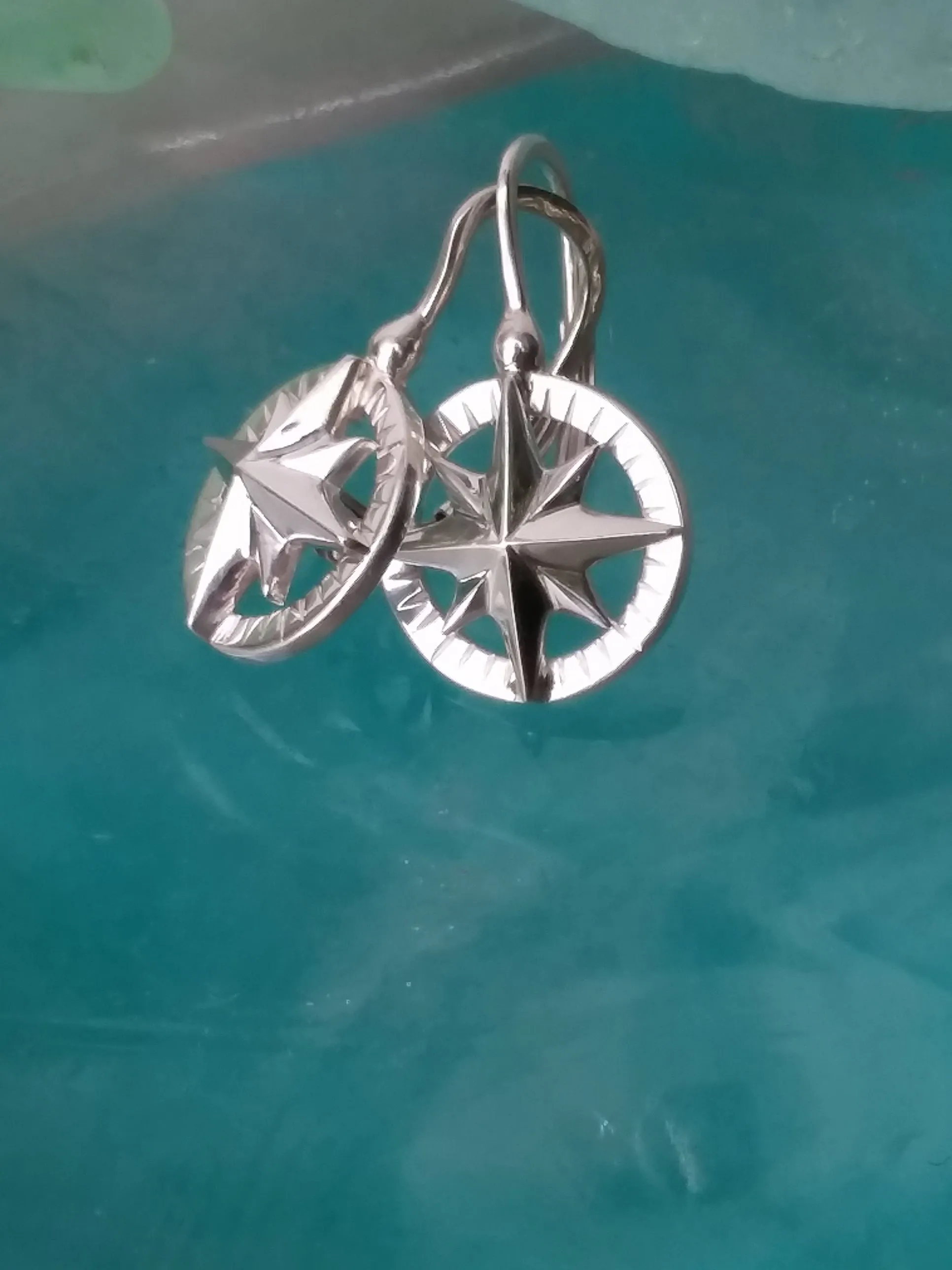 Compass Rose Classic Medium 14K Two-Tone Gold Lever Back Earrings