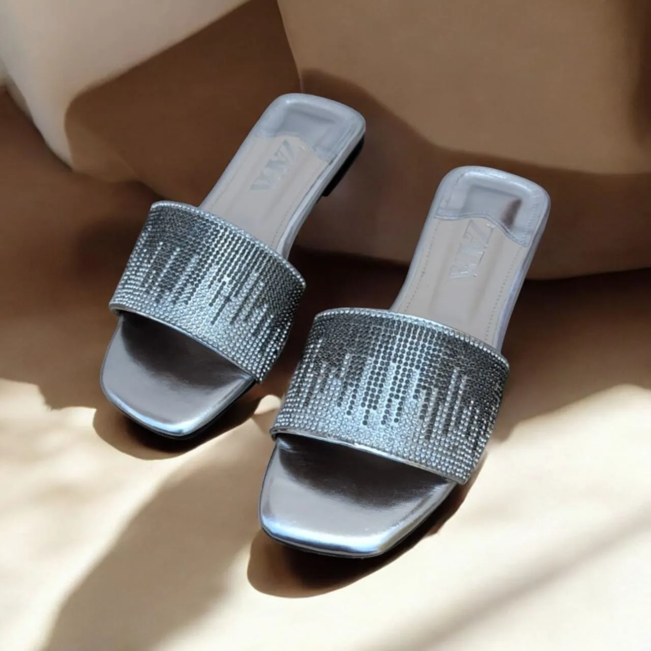 Shining Diamond Flat Silver Slippers