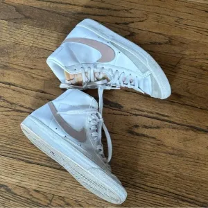 Wmns Blazer Mid '77 Vintage 'WhitePink Oxford'Nike / Sneakers